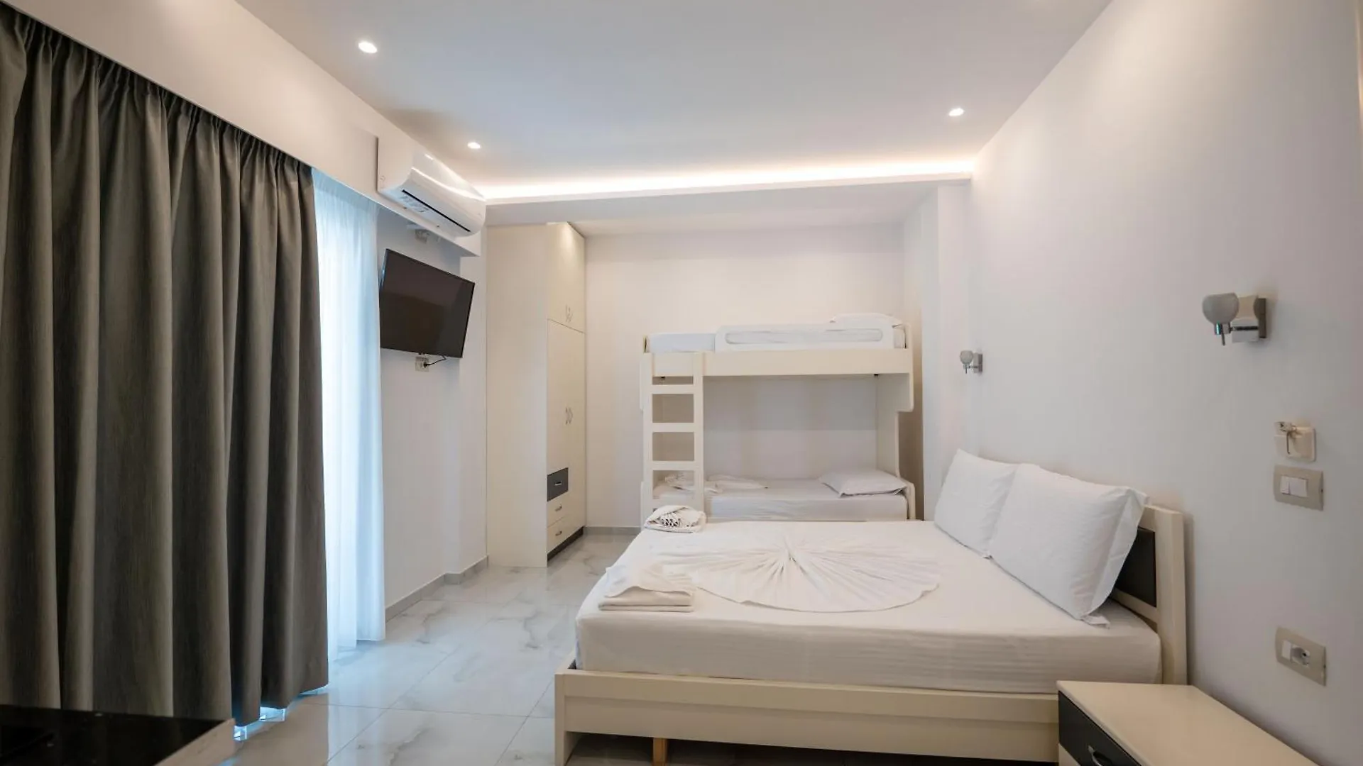 Apartments Mario Ksamil 0*,